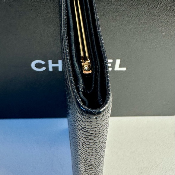 Chanel caviar long wallet with snap closure - Picture 5 of 13